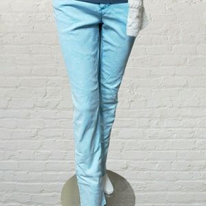 FDJ baby blue acid wash Olivia slim straight leg jeans size 6